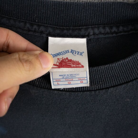 Waterton Park Canada Wildlife Bear Wolf Eagle Tee Faded - Picture 7 of 8